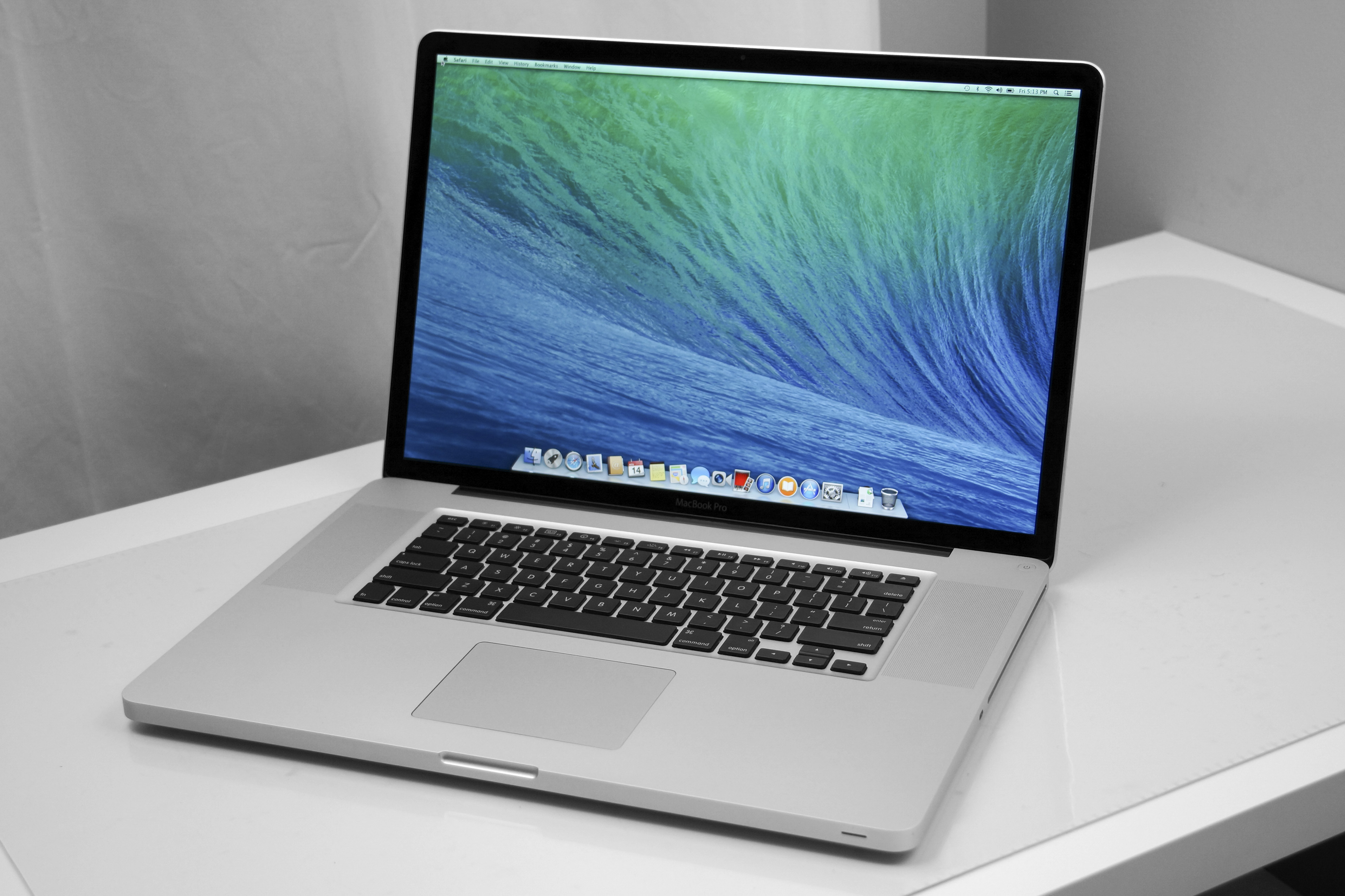 Apple MacBook Pro 17-inch i7 Laptop