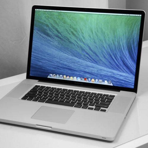 Apple Macbook Pro 17" i7 Laptop